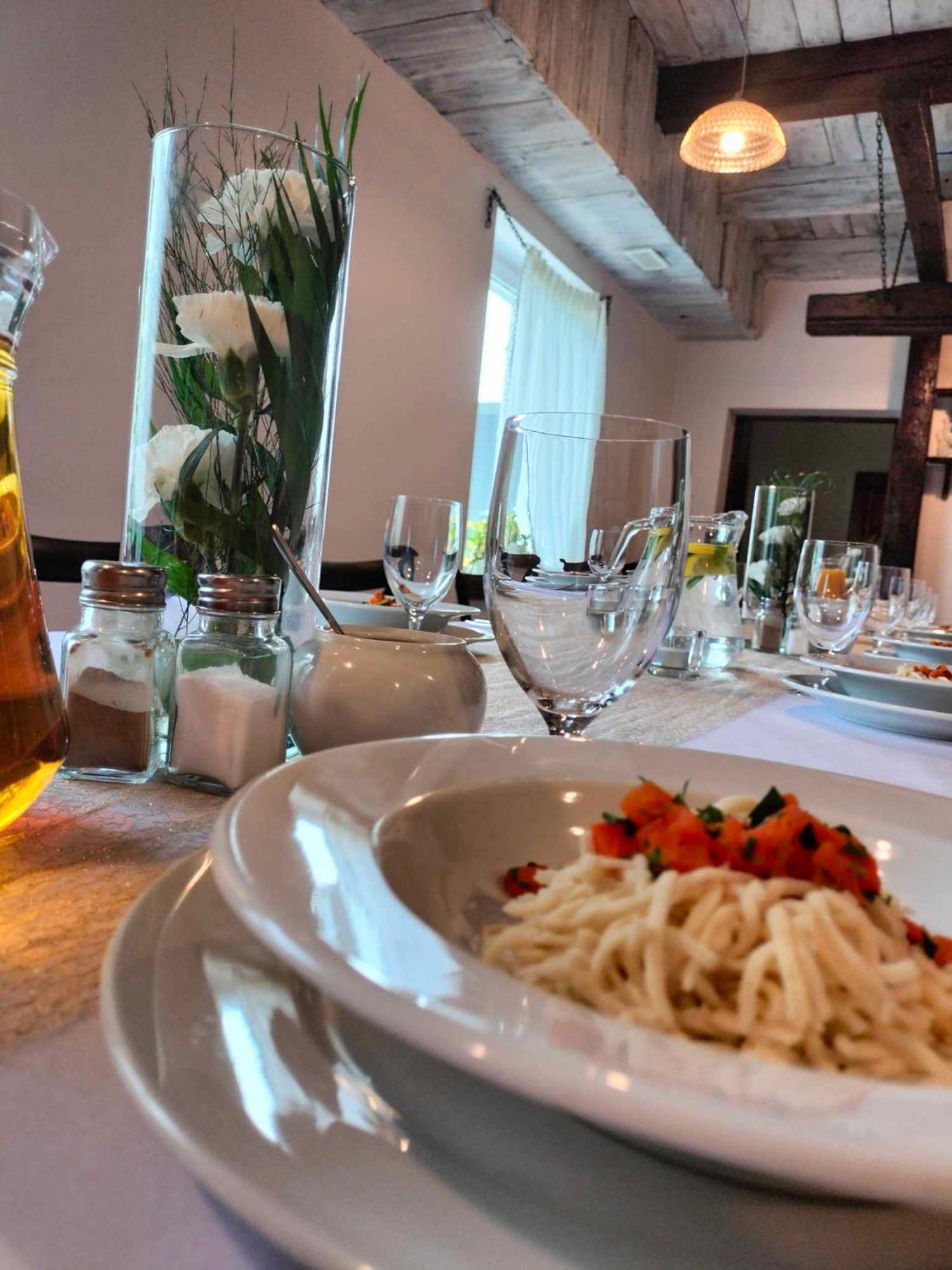 Kamienica Pokoje & Restauracja Opalenica Ngoại thất bức ảnh